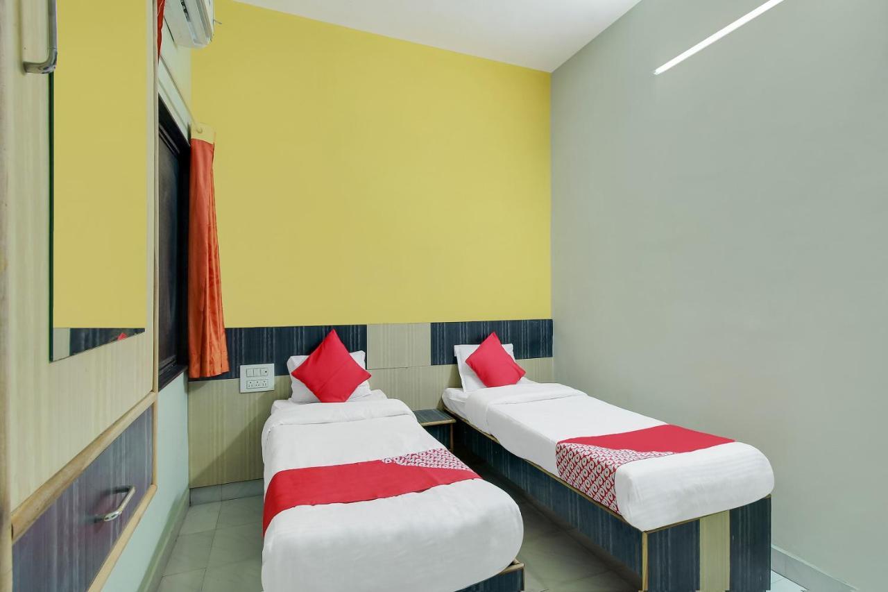 Chalisgaon Oyo Flagship 48365 Hotel Shiva'S Castle חדר תמונה